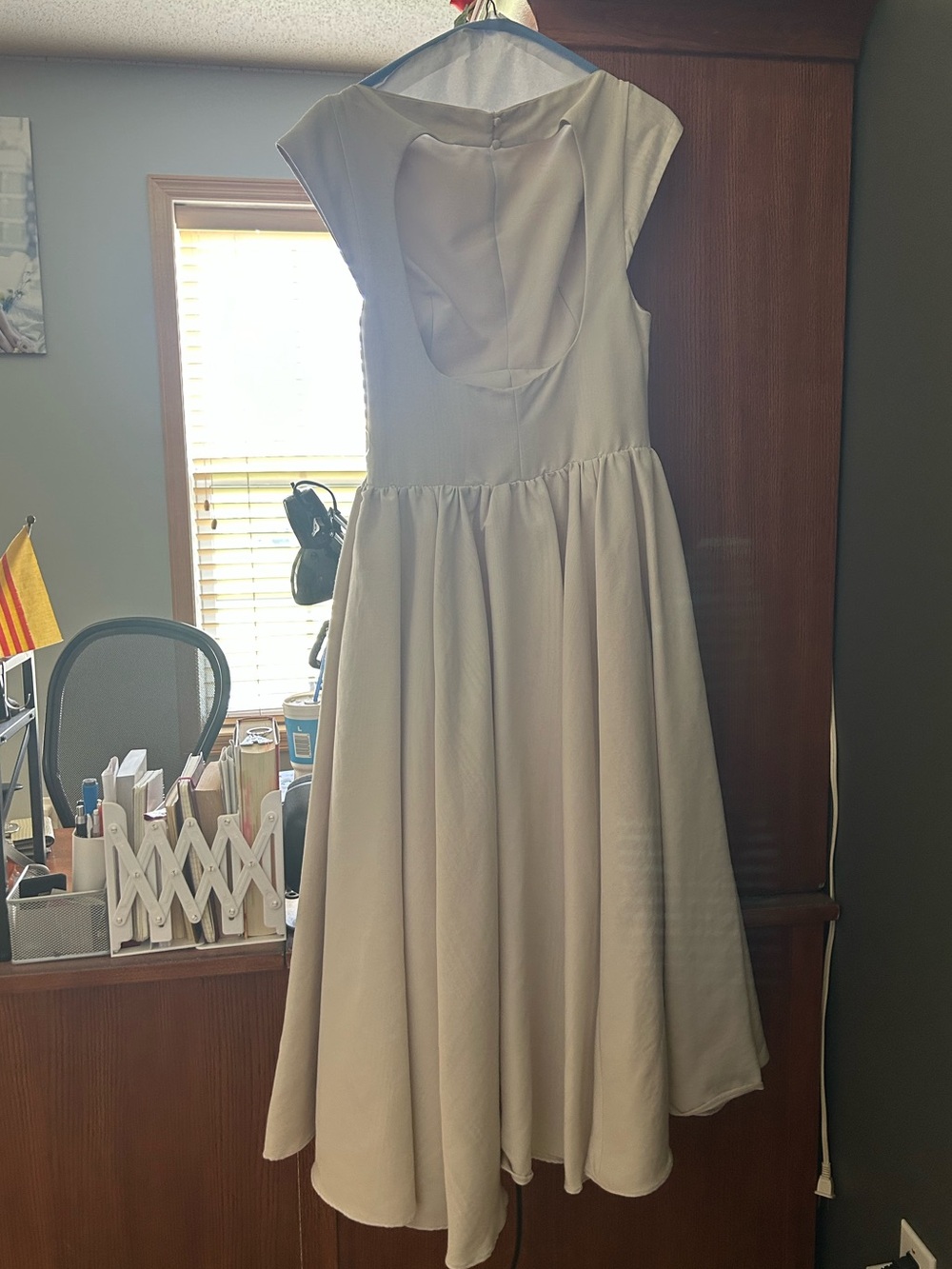 House of CB ‘Debutante’ Backless Midi Dress – French Dove (M) - Picture 5 of 8